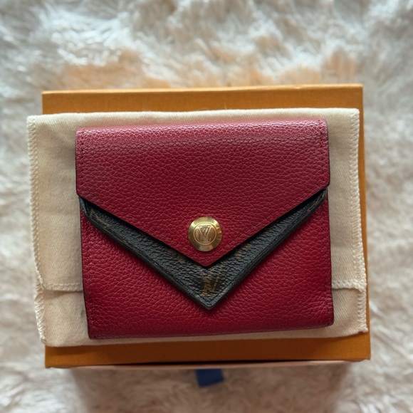 Louis Vuitton Monogram Double V Compact Wallet - Picture 2 of 13